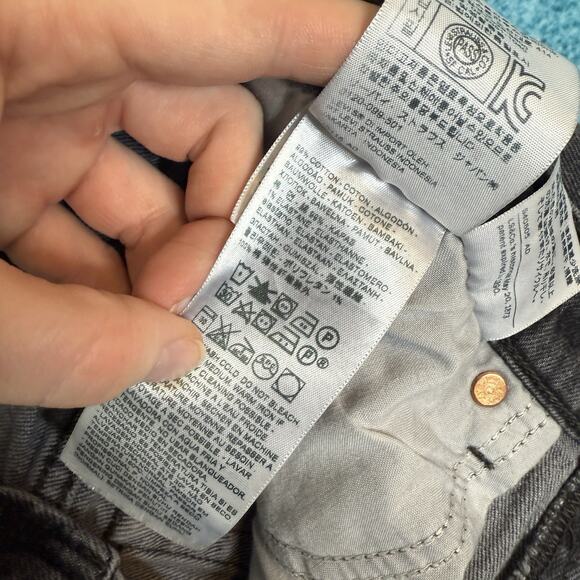 Levi's Premium Wedgie Jeans Womens 30 Button Fly Gray High Rise Denim Raw Hem - Picture 14 of 16